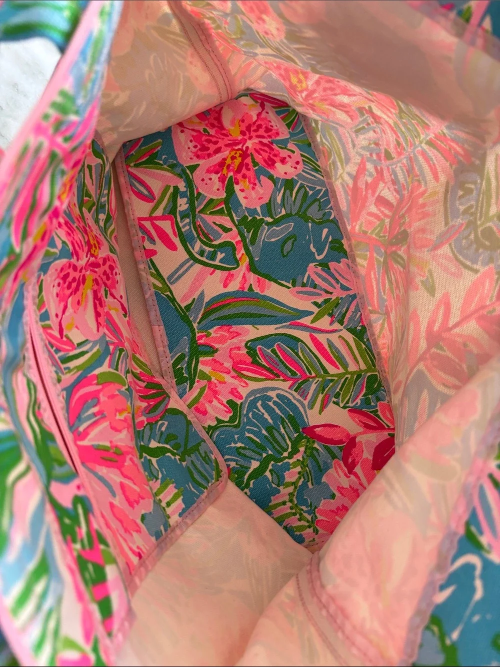 Lilly Pulitzer Palm Beach Zip Up Tote - Picture 3 of 6